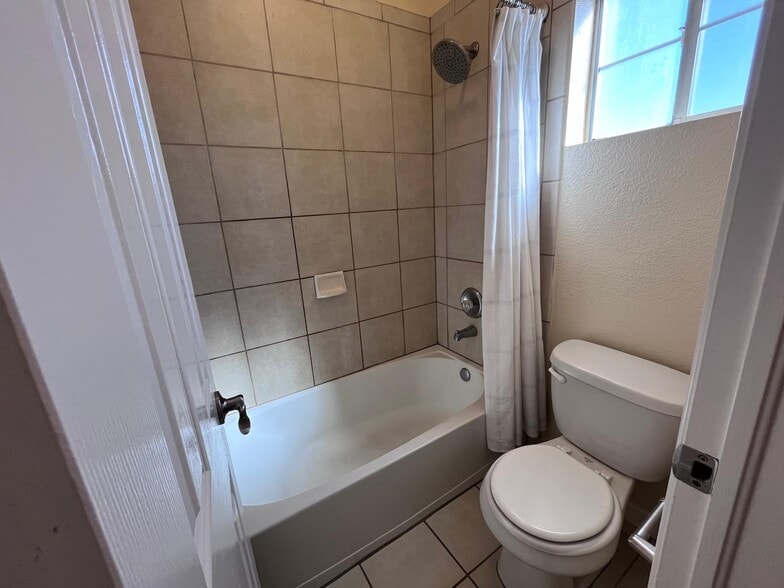 Building Photo - 3150 N Yarbrough Dr