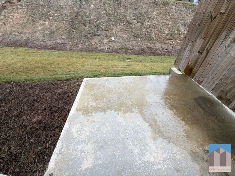 Building Photo - 3530 Condor Ct SW