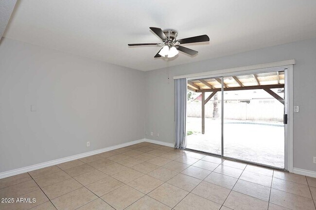 Building Photo - 617 E Calle Bolo Ln