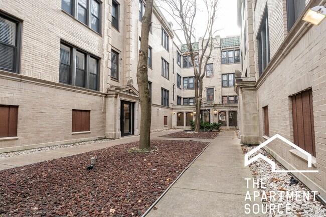 Building Photo - 617 W Melrose St