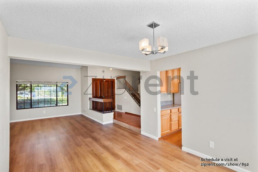 Building Photo - 3700 Hidden Springs Ct