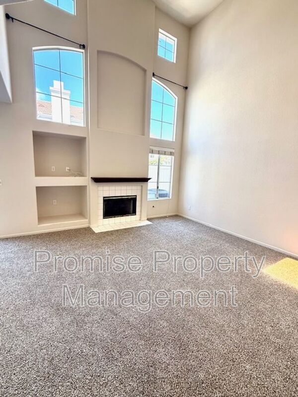 Building Photo - 4660 Los Alamos Way