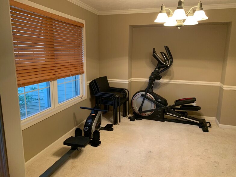 Building Photo - 11005 N Waterton