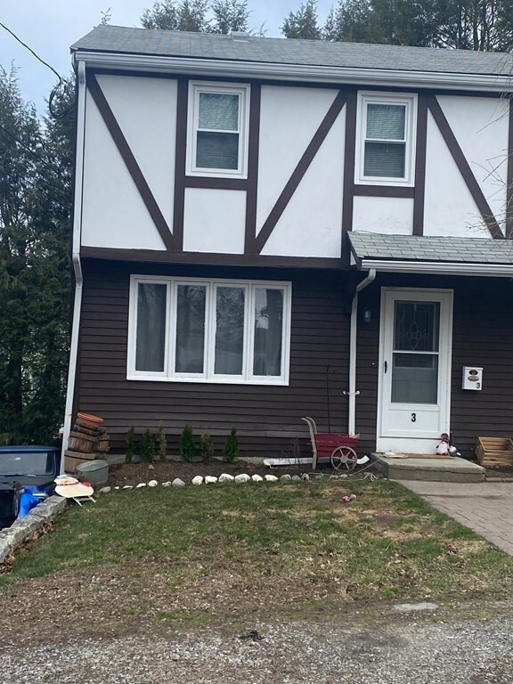 Building Photo - 3 Russell St