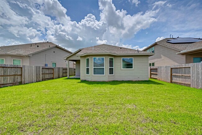 Building Photo - 8022 Pinebrook Arbor Ct