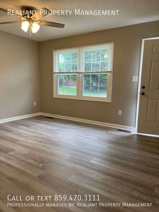 Building Photo - 620 Barefoot Dr