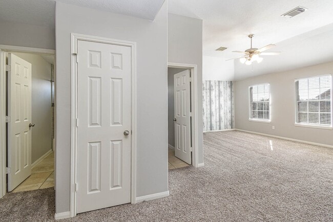 Building Photo - 245 Lake Estates Dr