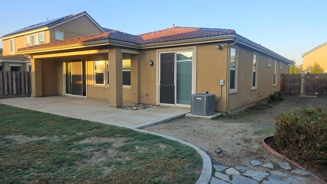 Building Photo - 3351 Cordova Ave