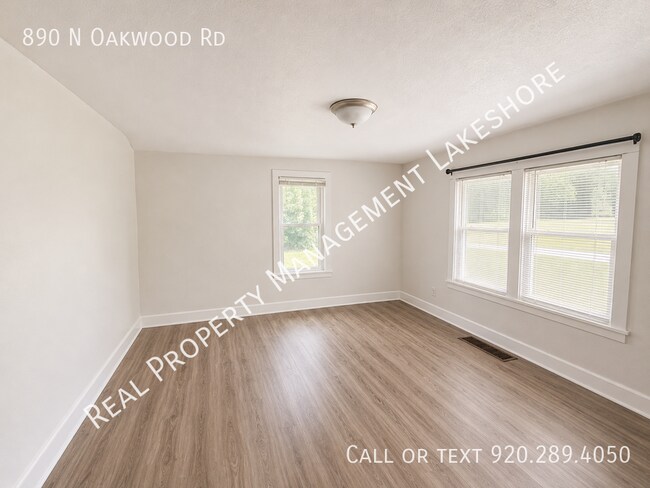 Building Photo - 890 N Oakwood Rd
