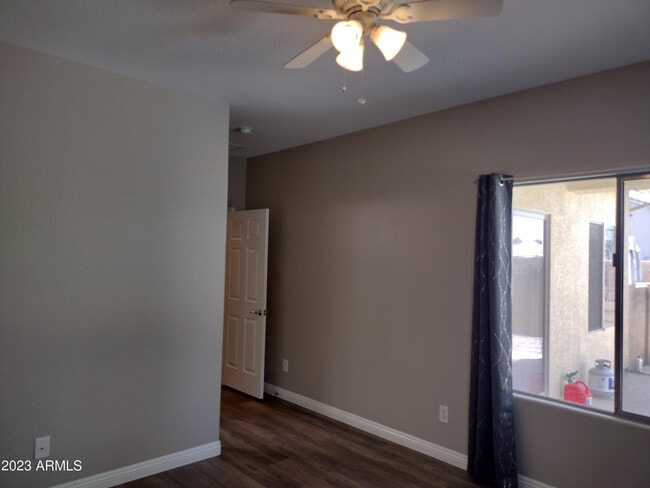 Building Photo - 466 E Yellow Wood Ave