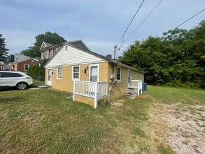 Building Photo - Duplex for rent! 2Bd 1Ba!