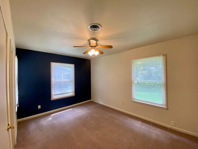 Building Photo - Available June 29: 4 Bedroom Unit in Estab...