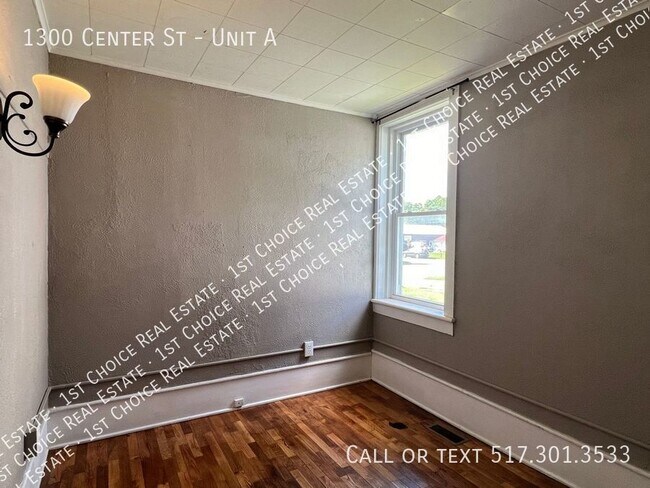 Building Photo - 1300 Center St