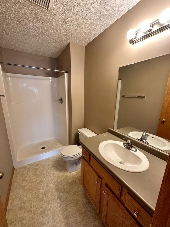 Building Photo - Beauting 2 Bed Town Home for Rent