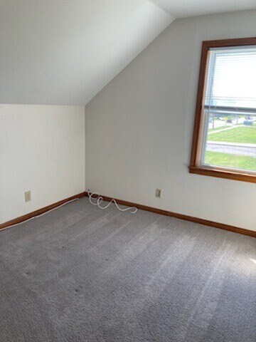 Building Photo - 586 Martin Rd