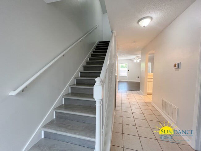 Building Photo - Spacious 2 Bedroom Townhouse near Hurlburt Field AFB!