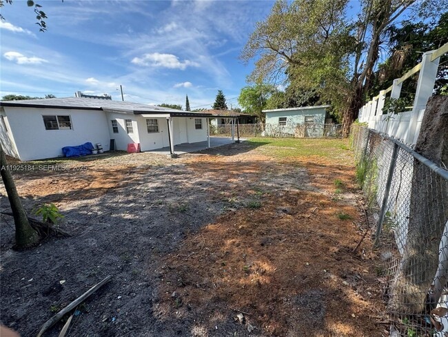 Building Photo - 701 NE 170th St