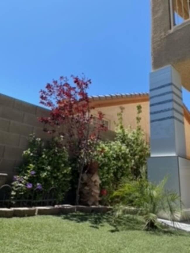 Building Photo - Beautiful 2 story home in Southern Highlands