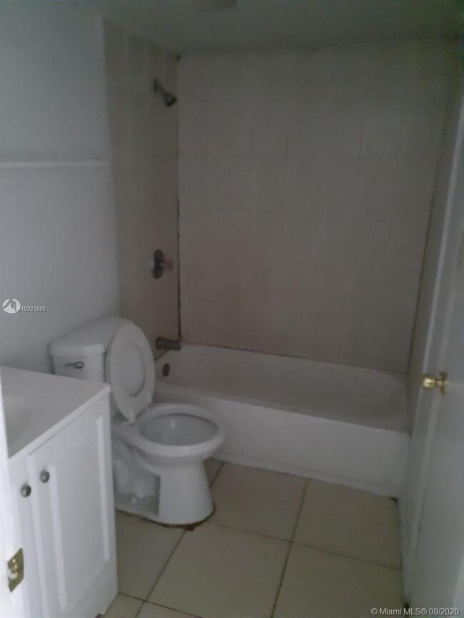 Building Photo - 13285 NE 6th Ave