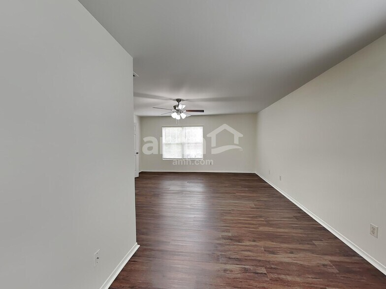 Building Photo - 3837 Larkhaven Village Dr