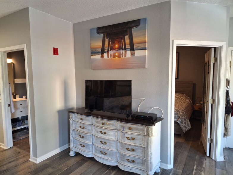 Building Photo - 10764 70th Ave