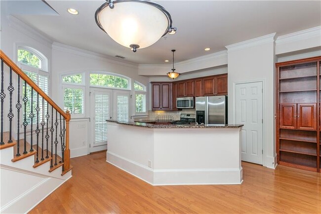 Building Photo - 778 Clifton Heights Ln NE