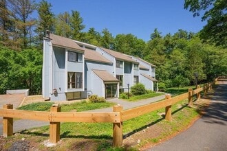 Building Photo - 376 Great Rd