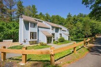 Building Photo - 376 Great Rd