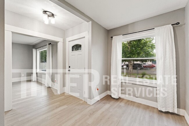 Building Photo - 348 B St