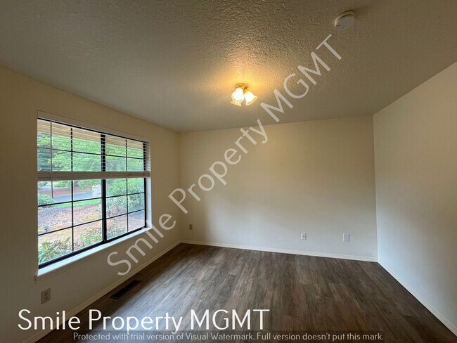 Building Photo - Three Bedrooms single house in NE Portland with double garage
