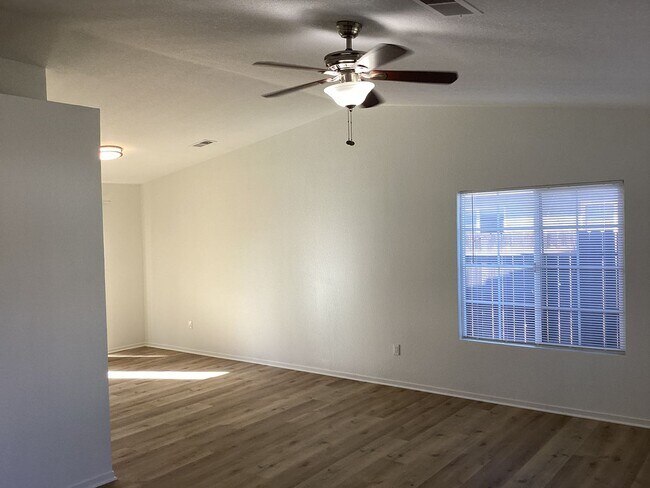 Building Photo - 1450 La Jolla Way