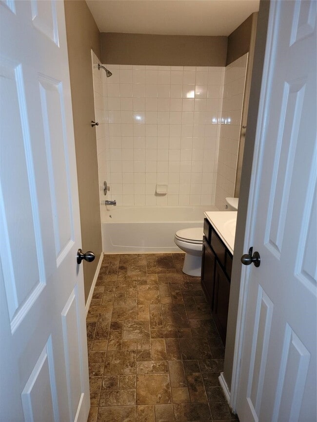 Building Photo - 15510 Mossy Park