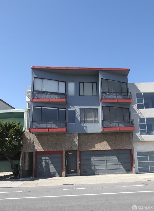 Building Photo - 184 Portola Dr
