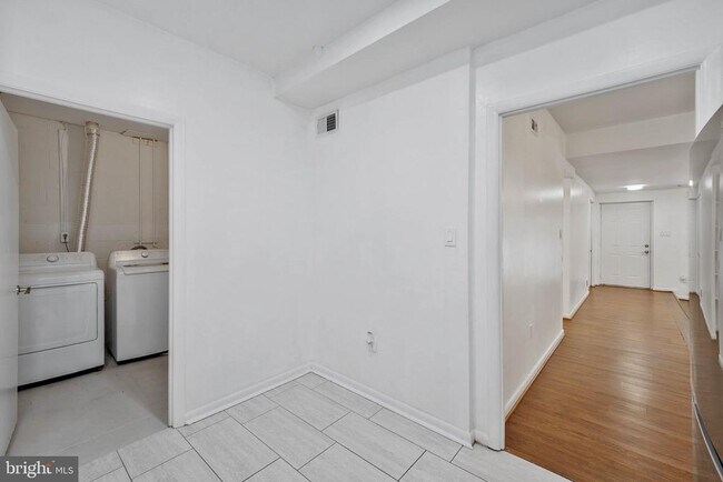 Building Photo - 12883 Cara Dr