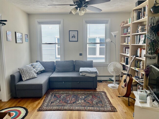 Building Photo - 389 Columbia St