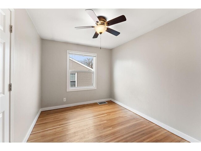 Building Photo - 1408 Lake St NE