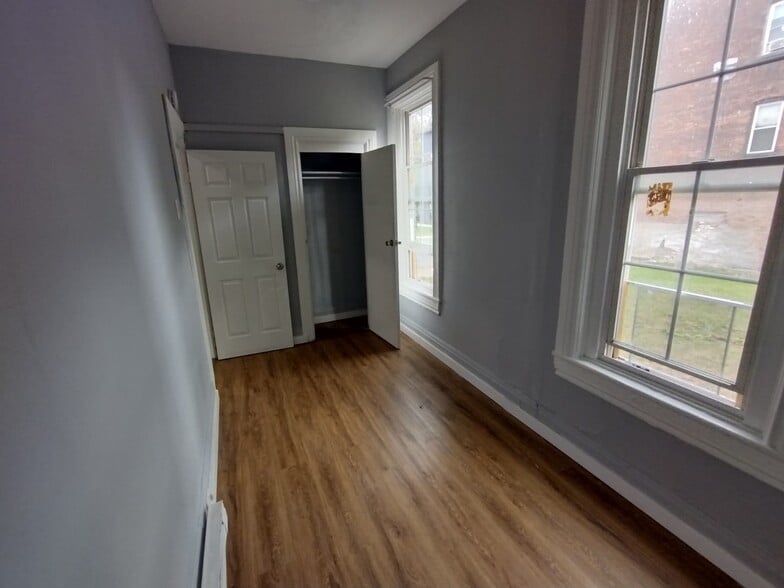 Building Photo - 3159 6th Ave