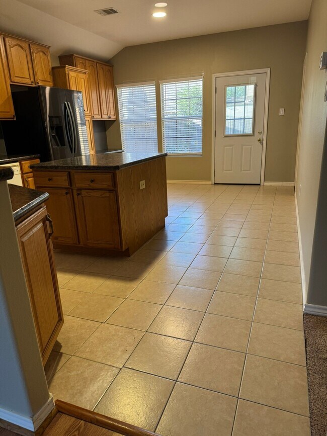 Building Photo - 34534 Lake Side Dr