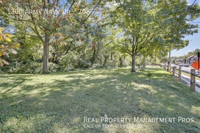 Building Photo - 1300 Army Navy Dr