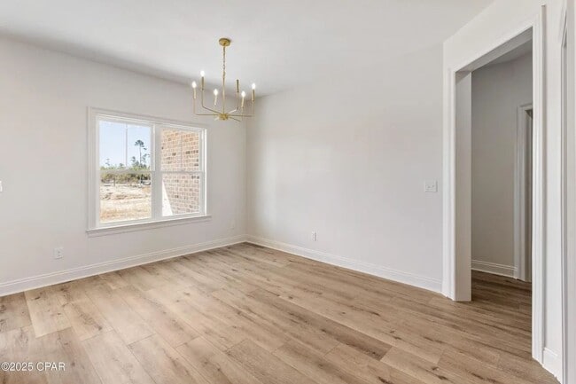 Building Photo - 4 bedroom 2.5 bath House