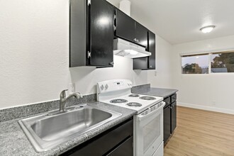 Building Photo - 804-810 Springs Rd