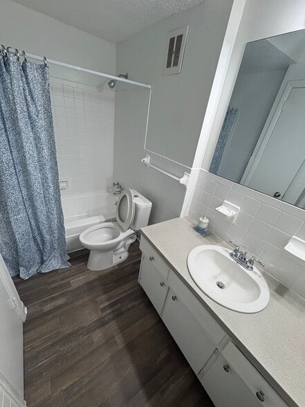 Building Photo - 1005 Hickory Hill Ln