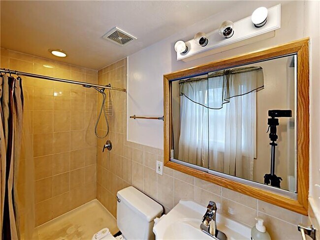 Building Photo - 517 Malabar Dr