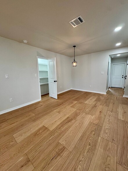 Building Photo - 806 S 23rd St