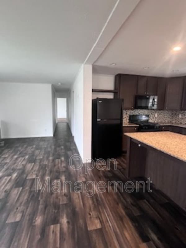 Building Photo - 511 E 1st St