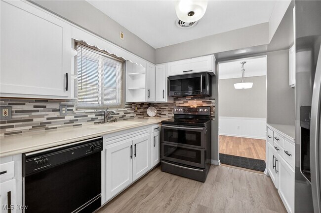 Building Photo - 8310 Broadview Rd