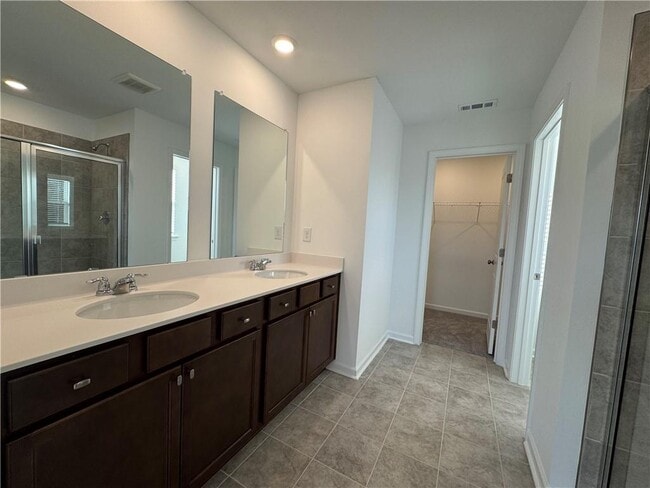 Building Photo - 516 Meadows Ln