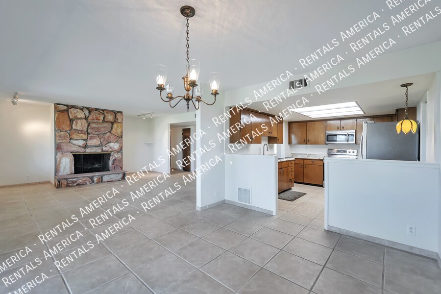 Building Photo - 3650 E Quenton Dr