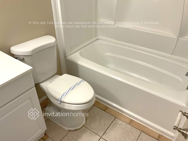 Building Photo - 806 Tappen Ct NE