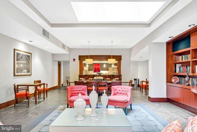 Building Photo - 1600 Arch St